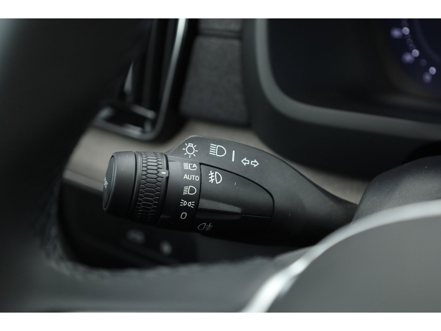 Volvo XC90 2.0 T8 Plug-in hybrid AWD Ultra Dark | Pano | HUD | Luchtvering | 360cam | Stoelventi. | Massage | Elek. Trekhaak | B&W Audio |