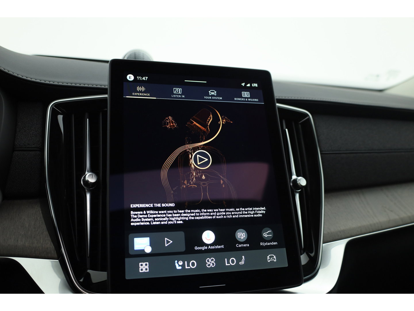 Volvo XC90 2.0 T8 Plug-in hybrid AWD Ultra Dark | Pano | HUD | Luchtvering | 360cam | Stoelventi. | Massage | Elek. Trekhaak | B&W Audio |