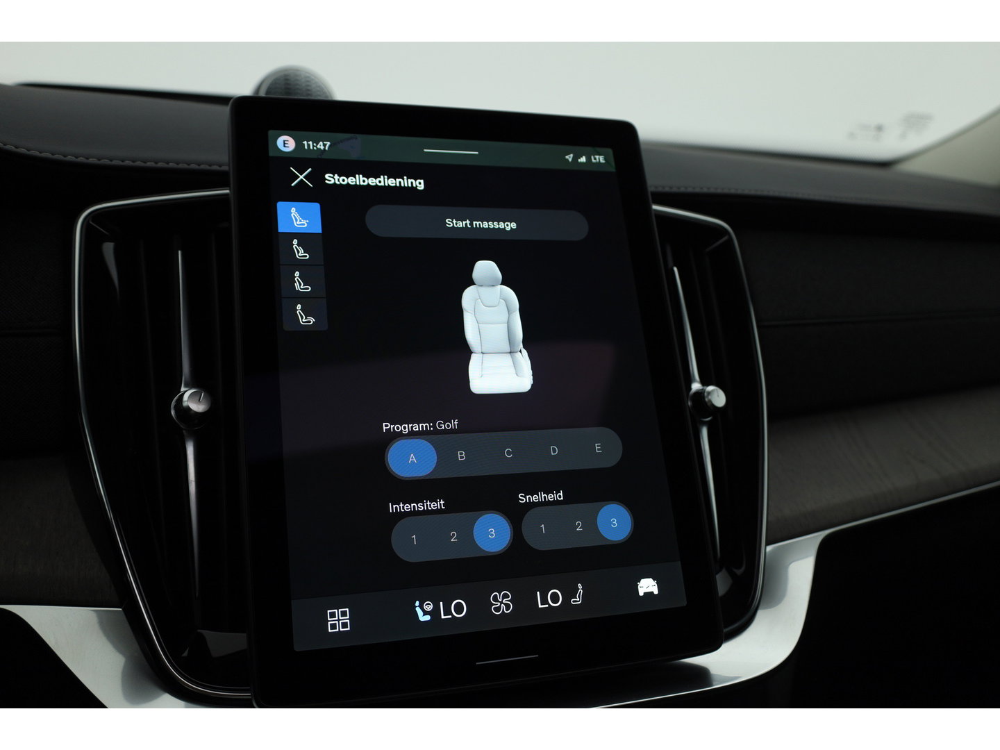 Volvo XC90 2.0 T8 Plug-in hybrid AWD Ultra Dark | Pano | HUD | Luchtvering | 360cam | Stoelventi. | Massage | Elek. Trekhaak | B&W Audio |