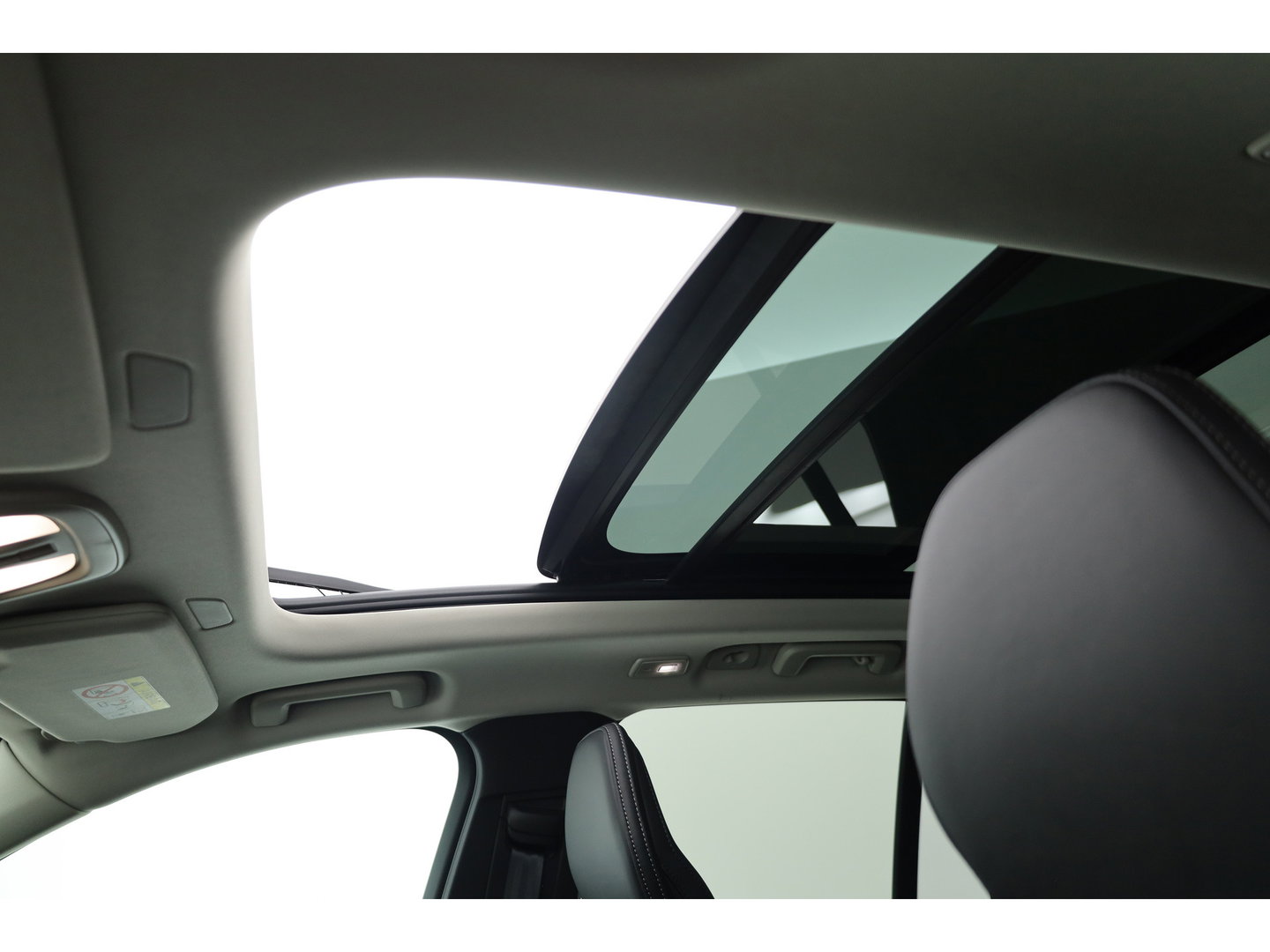 Volvo XC90 2.0 T8 Plug-in hybrid AWD Ultra Dark | Pano | HUD | Luchtvering | 360cam | Stoelventi. | Massage | Elek. Trekhaak | B&W Audio |
