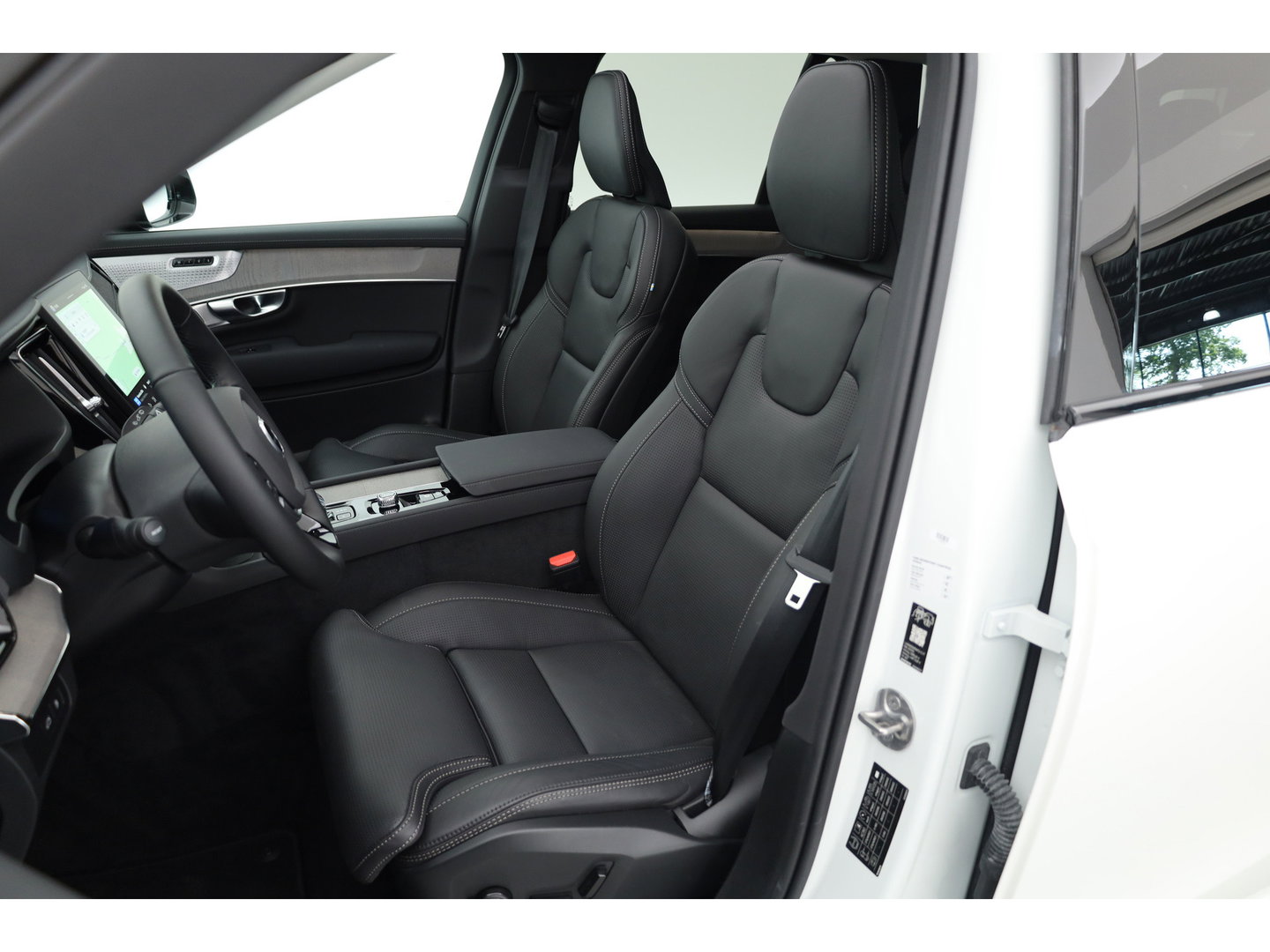 Volvo XC90 2.0 T8 Plug-in hybrid AWD Ultra Dark | Pano | HUD | Luchtvering | 360cam | Stoelventi. | Massage | Elek. Trekhaak | B&W Audio |