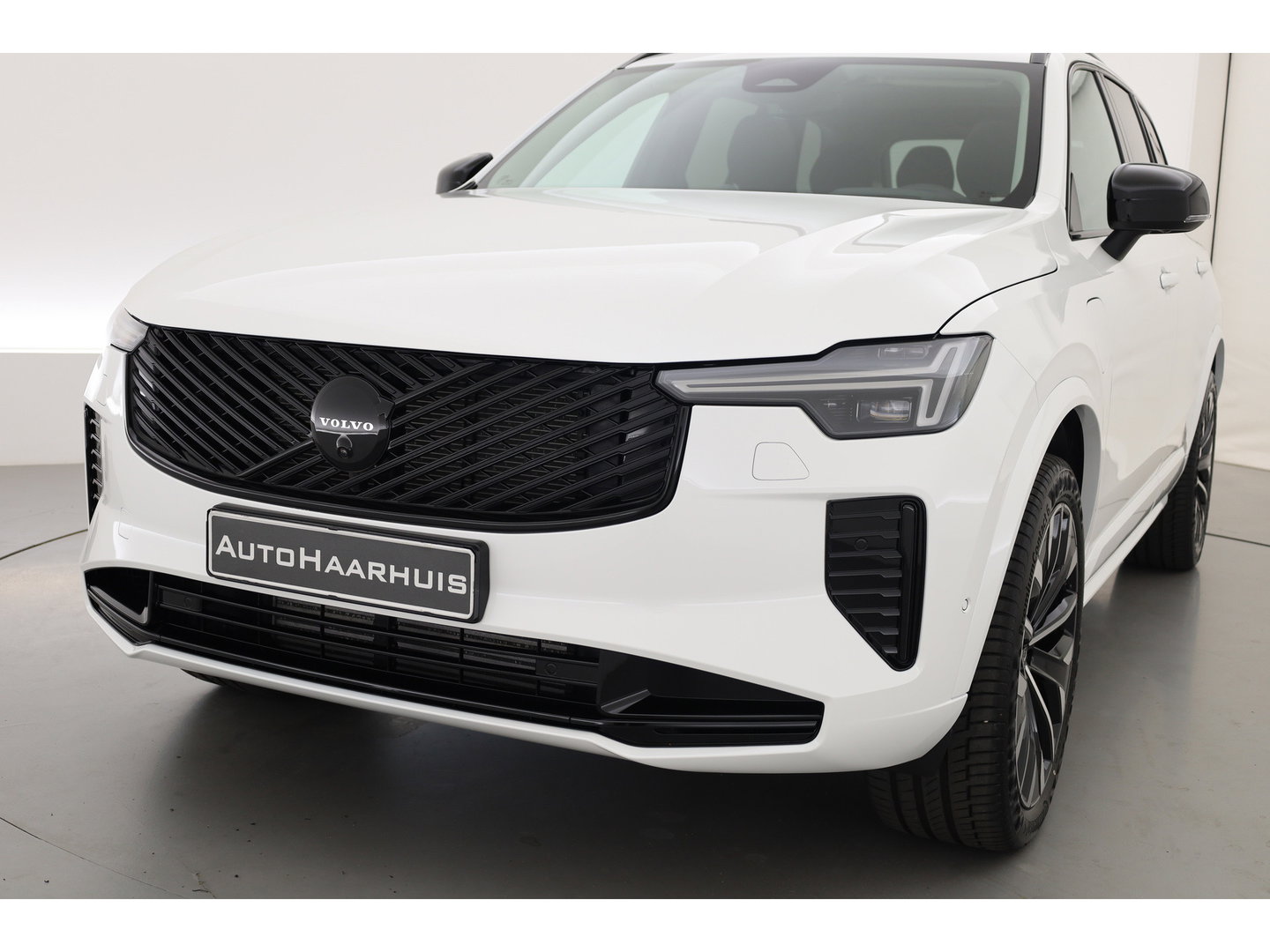 Volvo XC90 2.0 T8 Plug-in hybrid AWD Ultra Dark | Pano | HUD | Luchtvering | 360cam | Stoelventi. | Massage | Elek. Trekhaak | B&W Audio |