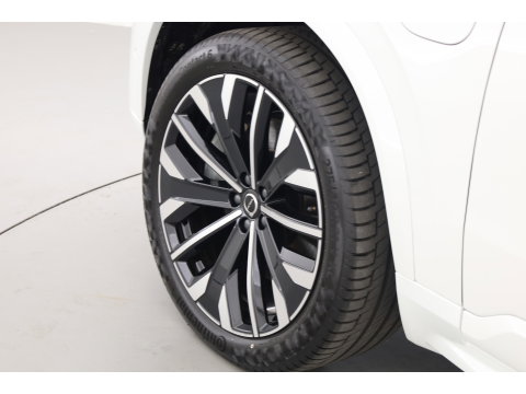Volvo XC90 2.0 T8 Plug-in hybrid AWD Ultra Dark | Pano | HUD | Luchtvering | 360cam | Stoelventi. | Massage | Elek. Trekhaak | B&W Audio |