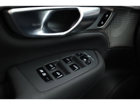 Volvo XC90 2.0 T8 Plug-in hybrid AWD Ultra Dark | Pano | HUD | Luchtvering | 360cam | Stoelventi. | Massage | Elek. Trekhaak | B&W Audio |