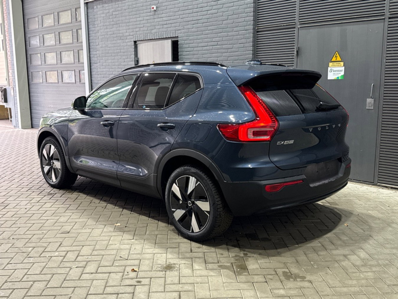 Volvo EX40 Single Motor Extended Range Plus | 82 kWh | Harman/Kardon | Pilot Assist | 360° Camera | Warmtepomp | Stoel+Stuurverwarming | ACC
