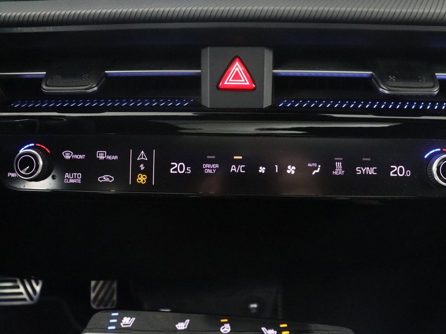 Kia EV6 GT-Line 77.4 kWh | SOH 95% | Trekhaak | Panoramadak | Head up | Adaptive cruise | 360 camera | Stoelventilatie | Stuur/stoel verwarming | Memory | Meridian Sound | Carplay |