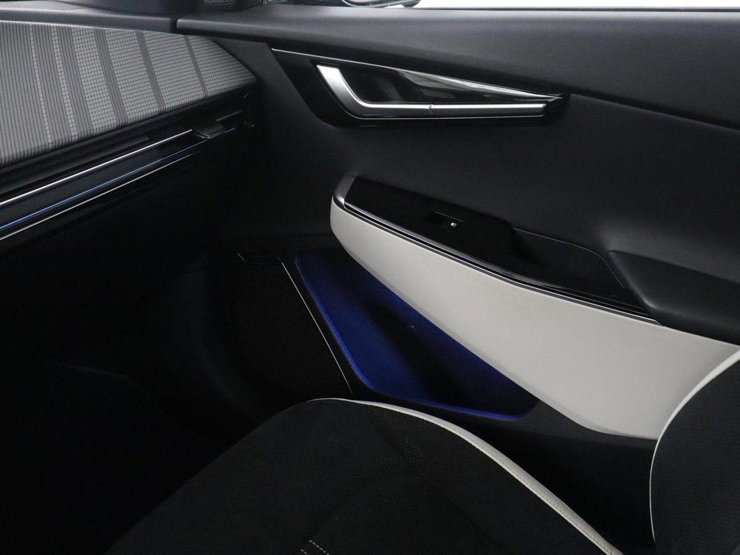 Kia EV6 GT-Line 77.4 kWh | SOH 95% | Trekhaak | Panoramadak | Head up | Adaptive cruise | 360 camera | Stoelventilatie | Stuur/stoel verwarming | Memory | Meridian Sound | Carplay |