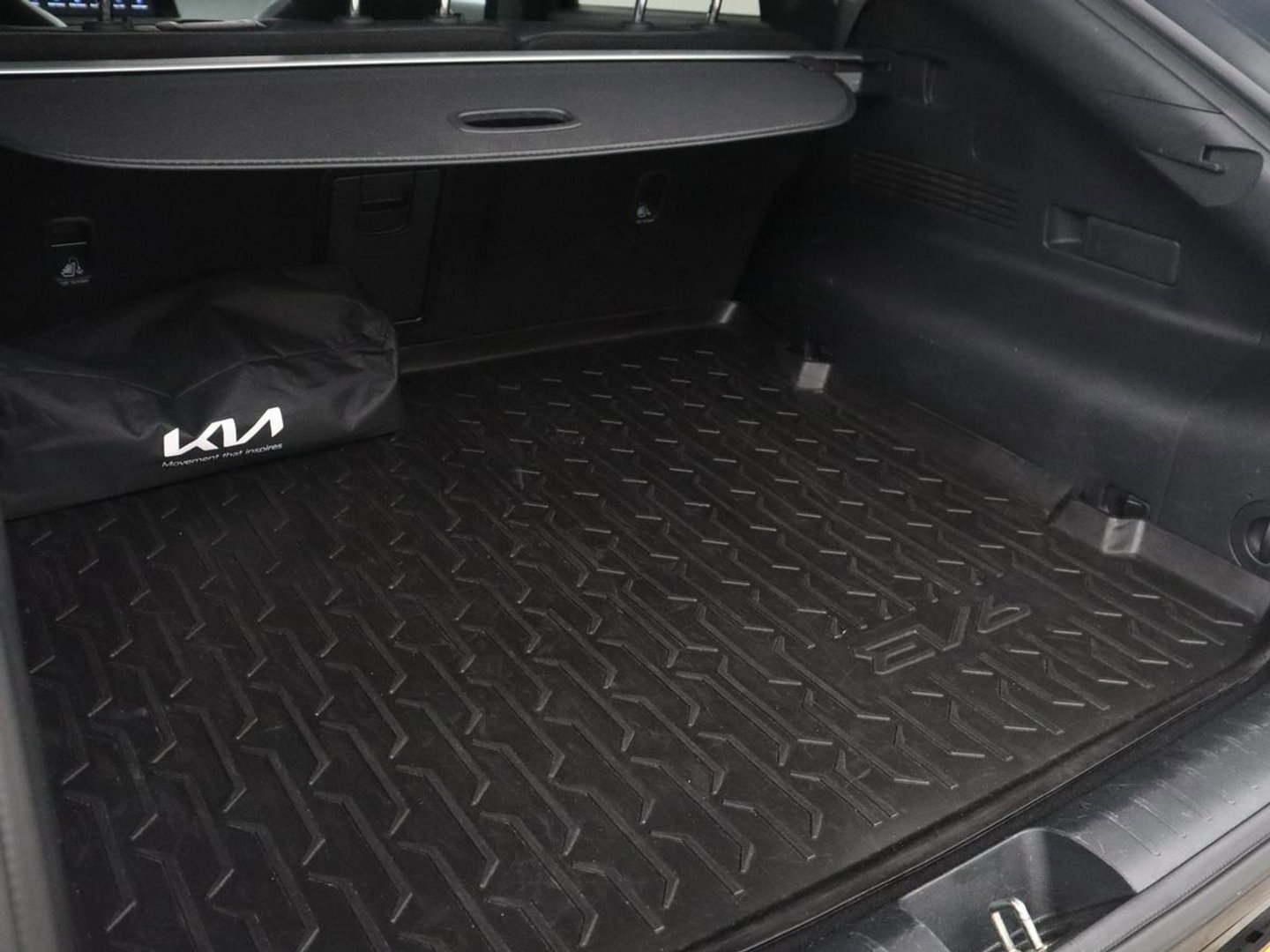 Kia EV6 GT-Line 77.4 kWh | SOH 95% | Trekhaak | Panoramadak | Head up | Adaptive cruise | 360 camera | Stoelventilatie | Stuur/stoel verwarming | Memory | Meridian Sound | Carplay |