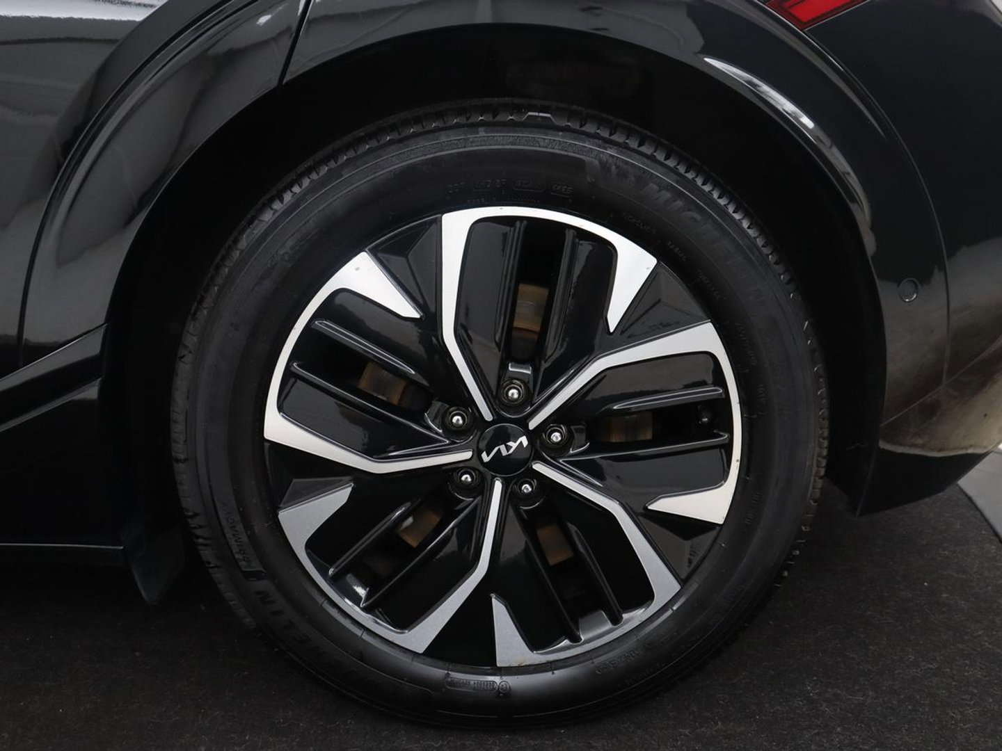 Kia EV6 GT-Line 77.4 kWh | SOH 95% | Trekhaak | Panoramadak | Head up | Adaptive cruise | 360 camera | Stoelventilatie | Stuur/stoel verwarming | Memory | Meridian Sound | Carplay |