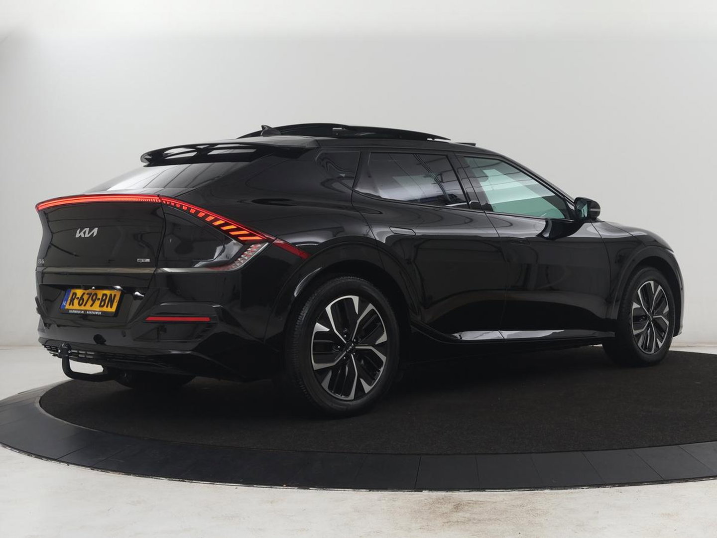Kia EV6 GT-Line 77.4 kWh | SOH 95% | Trekhaak | Panoramadak | Head up | Adaptive cruise | 360 camera | Stoelventilatie | Stuur/stoel verwarming | Memory | Meridian Sound | Carplay |