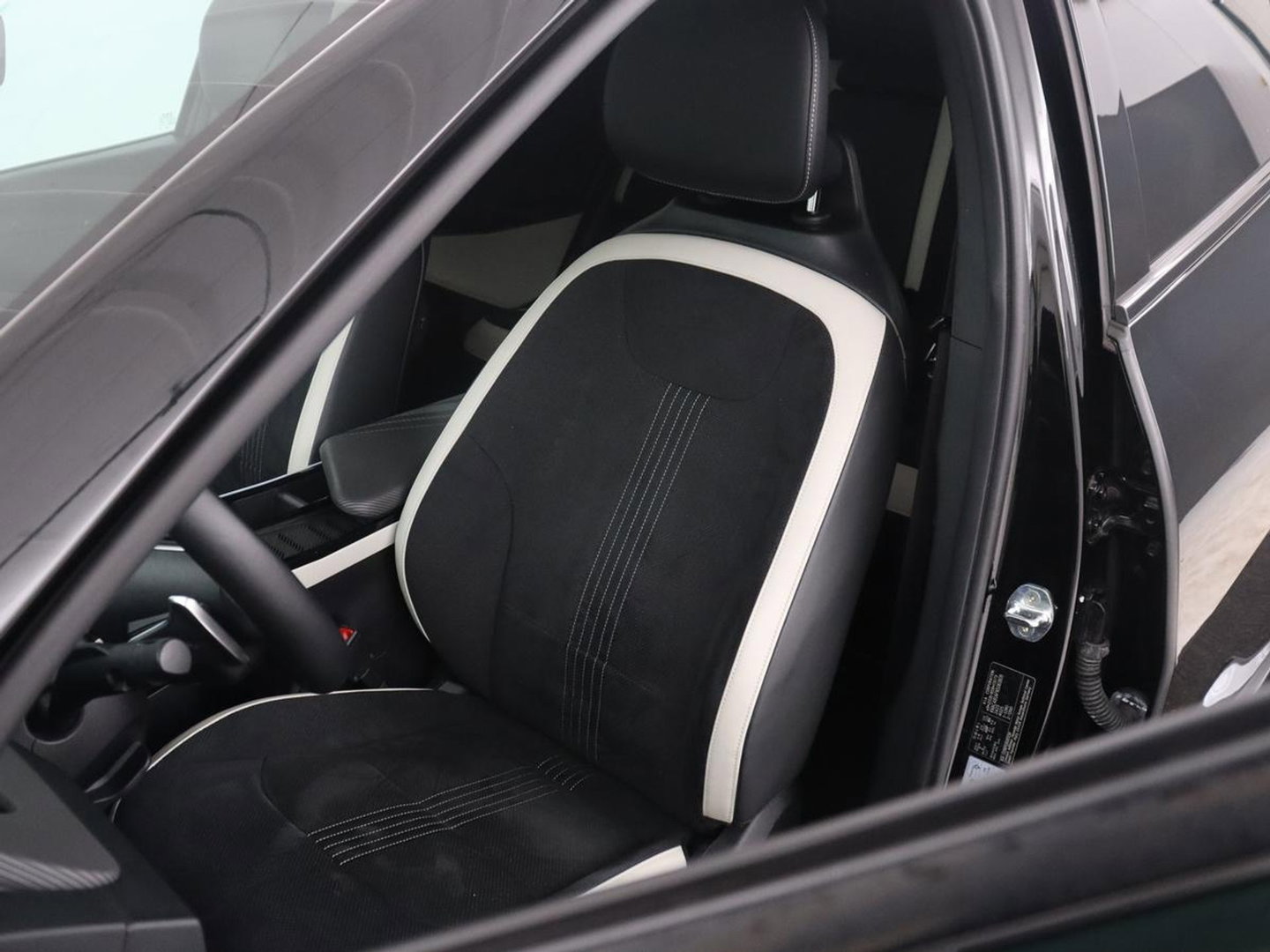 Kia EV6 GT-Line 77.4 kWh | SOH 95% | Trekhaak | Panoramadak | Head up | Adaptive cruise | 360 camera | Stoelventilatie | Stuur/stoel verwarming | Memory | Meridian Sound | Carplay |