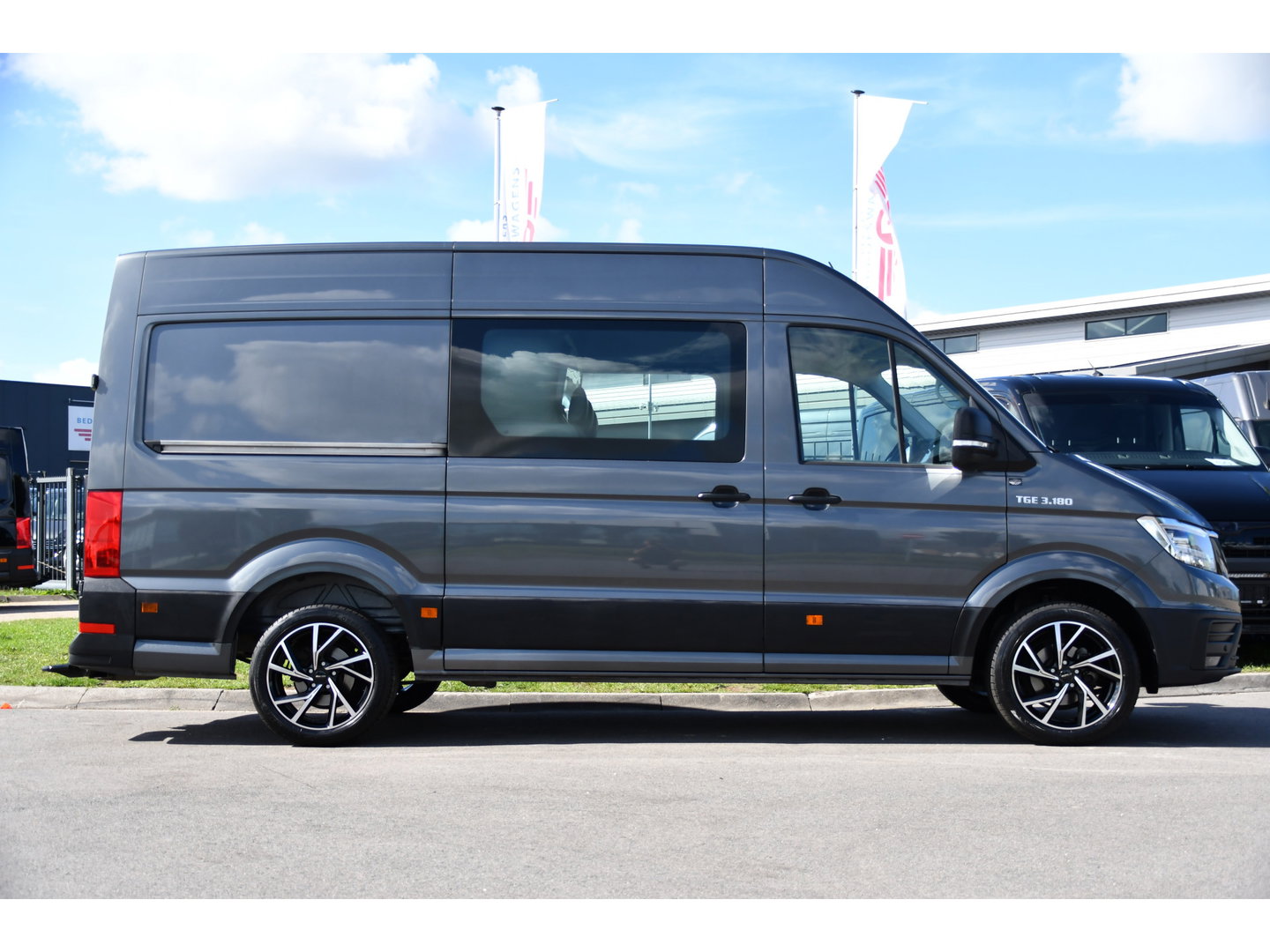 MAN TGE 3.180 35 2.0 L3H3 DC PB Edition Camera, Cruise, Carplay, LED, Automaat, Stoelverwarming, Leder, Trekhaak, Sensoren, Uniek!