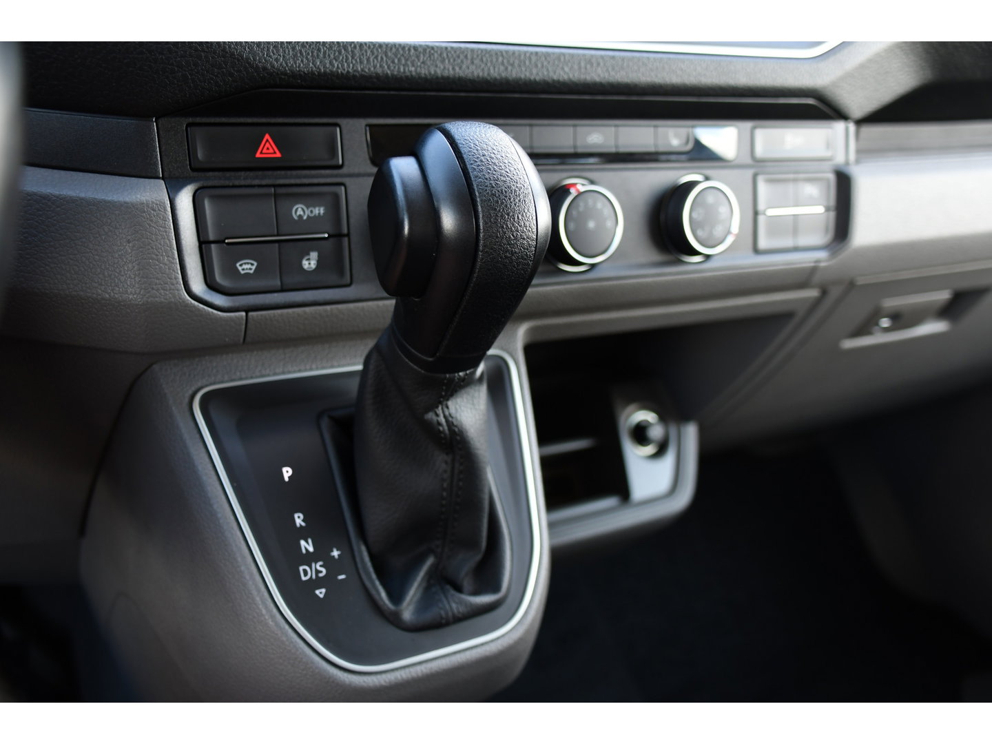 MAN TGE 3.180 35 2.0 L3H3 DC PB Edition Camera, Cruise, Carplay, LED, Automaat, Stoelverwarming, Leder, Trekhaak, Sensoren, Uniek!
