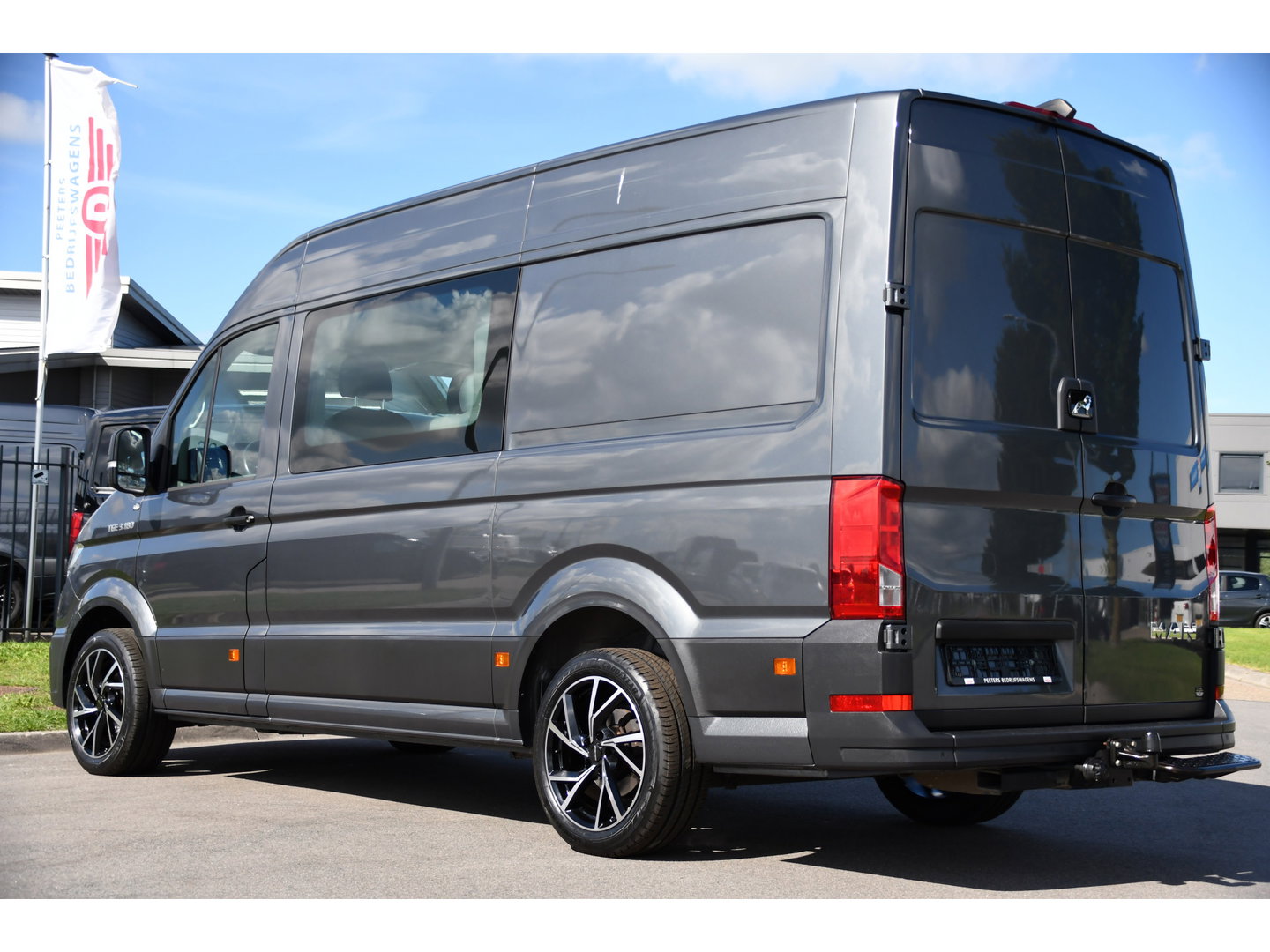 MAN TGE 3.180 35 2.0 L3H3 DC PB Edition Camera, Cruise, Carplay, LED, Automaat, Stoelverwarming, Leder, Trekhaak, Sensoren, Uniek!