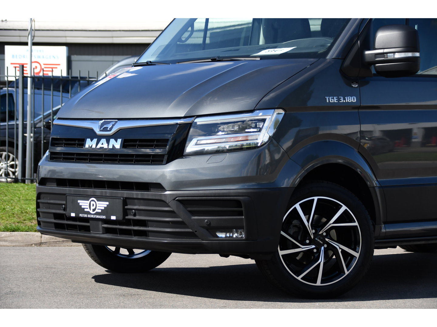 MAN TGE 3.180 35 2.0 L3H3 DC PB Edition Camera, Cruise, Carplay, LED, Automaat, Stoelverwarming, Leder, Trekhaak, Sensoren, Uniek!