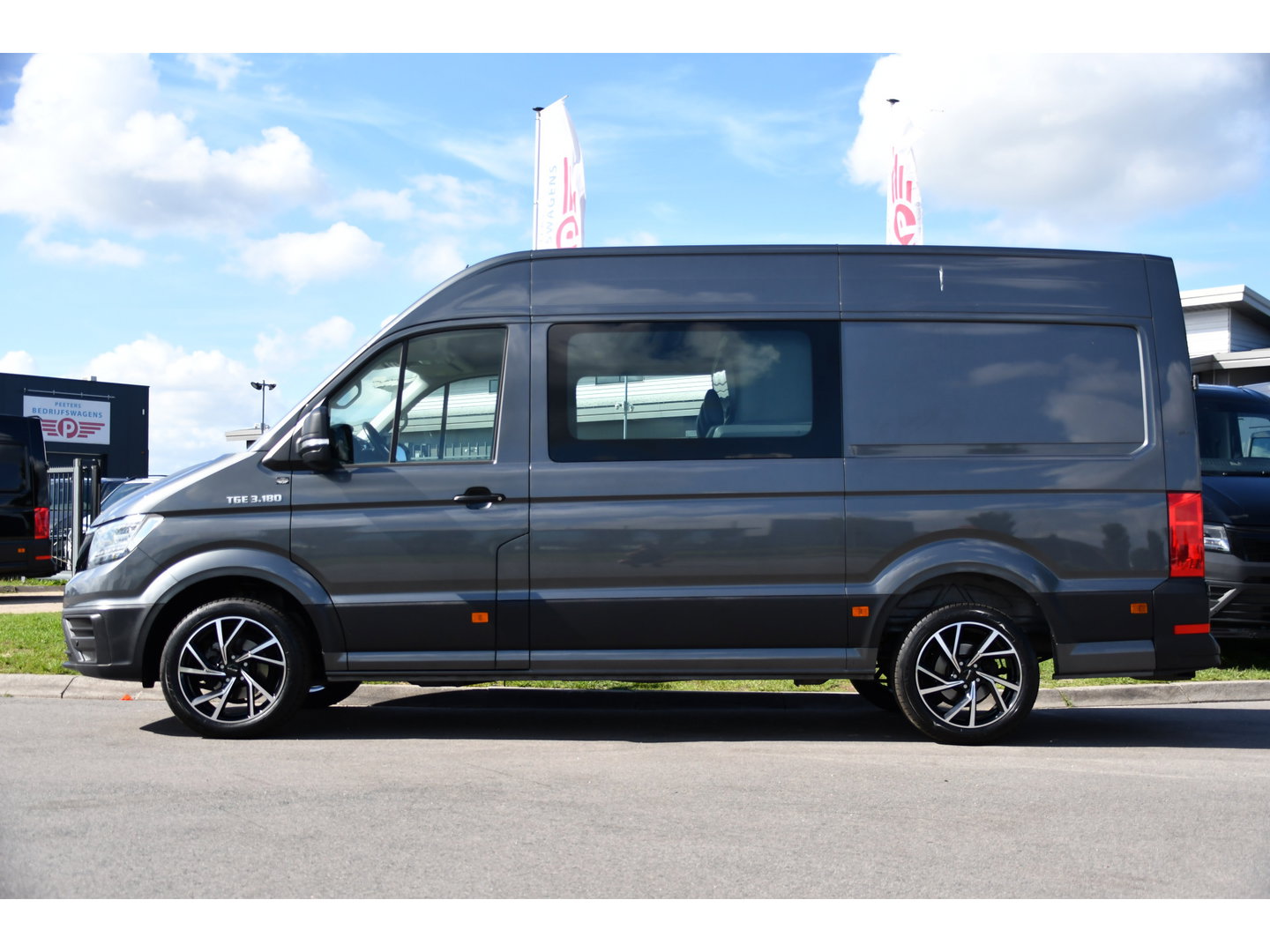 MAN TGE 3.180 35 2.0 L3H3 DC PB Edition Camera, Cruise, Carplay, LED, Automaat, Stoelverwarming, Leder, Trekhaak, Sensoren, Uniek!