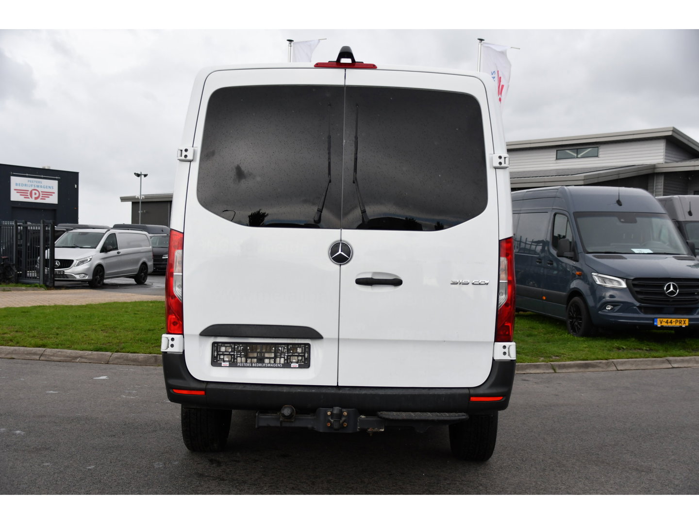 Mercedes-Benz Sprinter 319 V6 3.0 CDI L2H1 RWD AMG Edition Camera, Cruise, Carplay, LED, 10,5'' Mbux, 3500kg Trekhaak, Standkachel, Multimedia, Stoelverwarming, Automaat, Uniek!