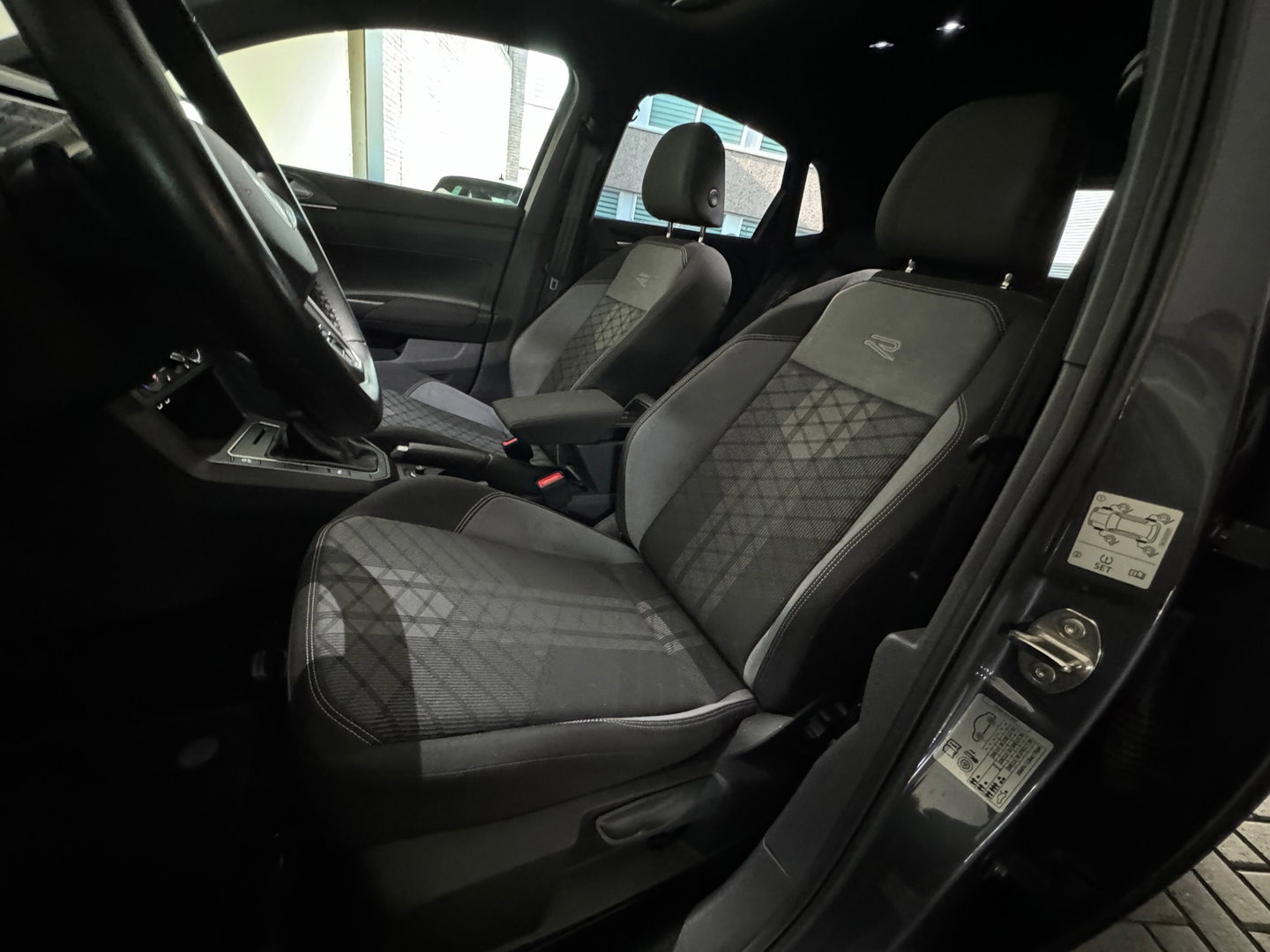 Volkswagen Polo 1.0 TSI R-Line Pano|Stoelverwarming|Lane Assist|Alcantara|IQ