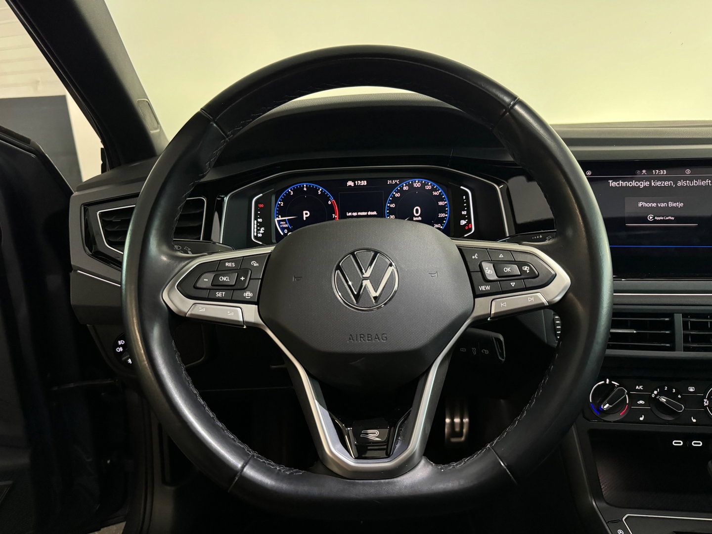 Volkswagen Polo 1.0 TSI R-Line Pano|Stoelverwarming|Lane Assist|Alcantara|IQ