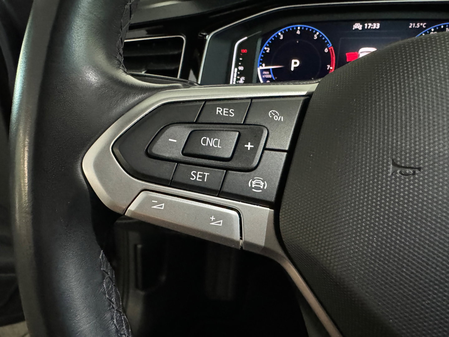 Volkswagen Polo 1.0 TSI R-Line Pano|Stoelverwarming|Lane Assist|Alcantara|IQ
