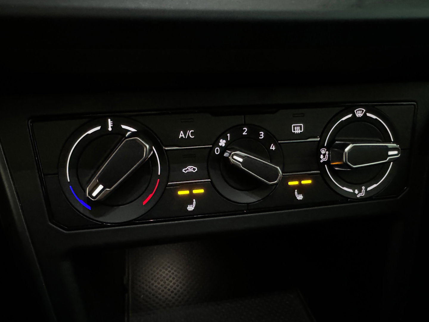 Volkswagen Polo 1.0 TSI R-Line Pano|Stoelverwarming|Lane Assist|Alcantara|IQ