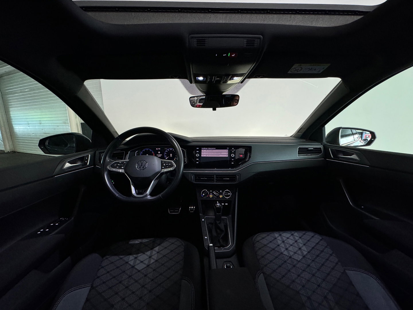 Volkswagen Polo 1.0 TSI R-Line Pano|Stoelverwarming|Lane Assist|Alcantara|IQ