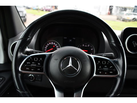 Mercedes-Benz Sprinter 319 V6 3.0 CDI L2H1 RWD AMG Edition Camera, Cruise, Carplay, LED, 10,5'' Mbux, 3500kg Trekhaak, Standkachel, Multimedia, Stoelverwarming, Automaat, Uniek!