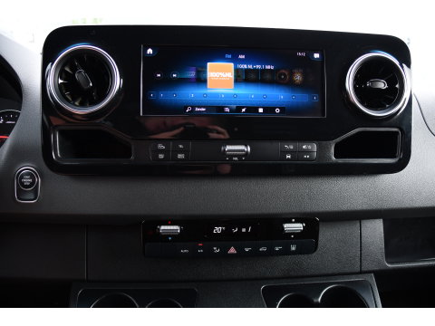 Mercedes-Benz Sprinter 319 V6 3.0 CDI L2H1 RWD AMG Edition Camera, Cruise, Carplay, LED, 10,5'' Mbux, 3500kg Trekhaak, Standkachel, Multimedia, Stoelverwarming, Automaat, Uniek!