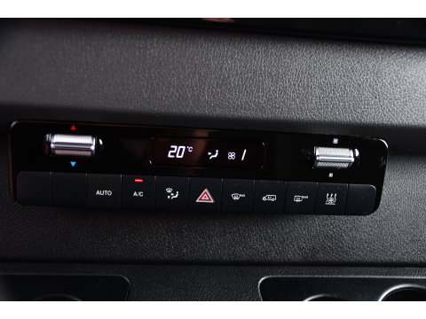 Mercedes-Benz Sprinter 319 V6 3.0 CDI L2H1 RWD AMG Edition Camera, Cruise, Carplay, LED, 10,5'' Mbux, 3500kg Trekhaak, Standkachel, Multimedia, Stoelverwarming, Automaat, Uniek!