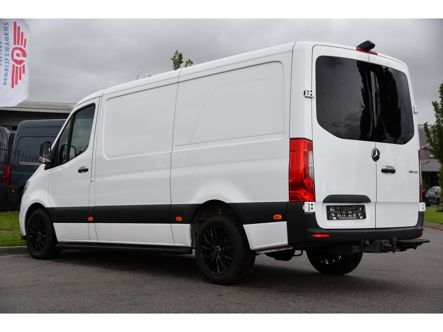 Mercedes-Benz Sprinter 319 V6 3.0 CDI L2H1 RWD AMG Edition Camera, Cruise, Carplay, LED, 10,5'' Mbux, 3500kg Trekhaak, Standkachel, Multimedia, Stoelverwarming, Automaat, Uniek!