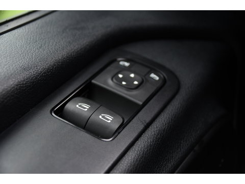 Mercedes-Benz Sprinter 319 V6 3.0 CDI L2H1 RWD AMG Edition Camera, Cruise, Carplay, LED, 10,5'' Mbux, 3500kg Trekhaak, Standkachel, Multimedia, Stoelverwarming, Automaat, Uniek!