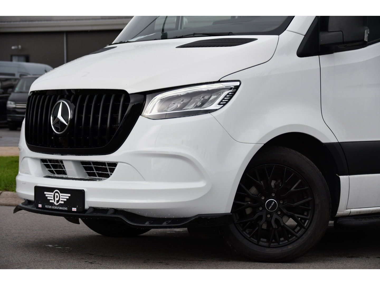 Mercedes-Benz Sprinter 319 V6 3.0 CDI L2H1 RWD AMG Edition Camera, Cruise, Carplay, LED, 10,5'' Mbux, 3500kg Trekhaak, Standkachel, Multimedia, Stoelverwarming, Automaat, Uniek!