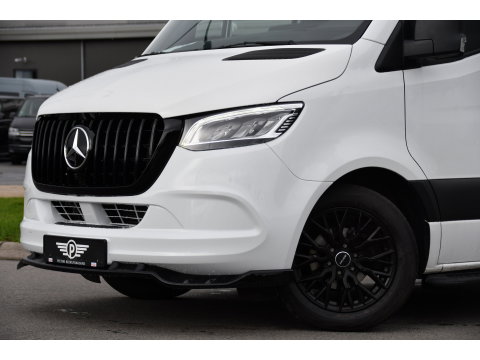 Mercedes-Benz Sprinter 319 V6 3.0 CDI L2H1 RWD AMG Edition Camera, Cruise, Carplay, LED, 10,5'' Mbux, 3500kg Trekhaak, Standkachel, Multimedia, Stoelverwarming, Automaat, Uniek!