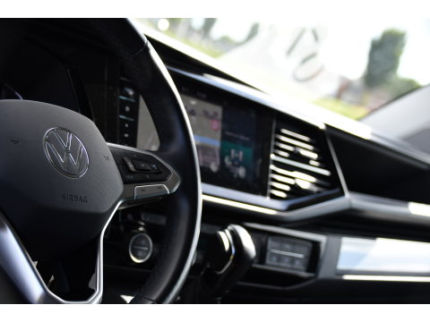 Volkswagen Transporter 2.0 TDI L2H1 32 DC Caravelle Virtual, Adaptieve Cruise, Carplay, LED, Leder, 2 x Electrische deur, Automaat, Clima, Stoelverwarming, Uniek! Bulli / Highline