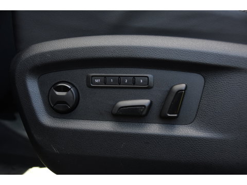 Volkswagen Transporter 2.0 TDI L2H1 32 DC Caravelle Virtual, Adaptieve Cruise, Carplay, LED, Leder, 2 x Electrische deur, Automaat, Clima, Stoelverwarming, Uniek! Bulli / Highline