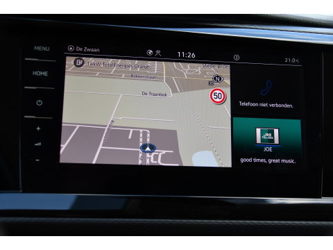 Volkswagen Transporter 2.0 TDI L2H1 32 DC Caravelle Virtual, Adaptieve Cruise, Carplay, LED, Leder, 2 x Electrische deur, Automaat, Clima, Stoelverwarming, Uniek! Bulli / Highline
