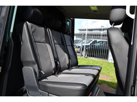 Volkswagen Transporter 2.0 TDI L2H1 32 DC Caravelle Virtual, Adaptieve Cruise, Carplay, LED, Leder, 2 x Electrische deur, Automaat, Clima, Stoelverwarming, Uniek! Bulli / Highline