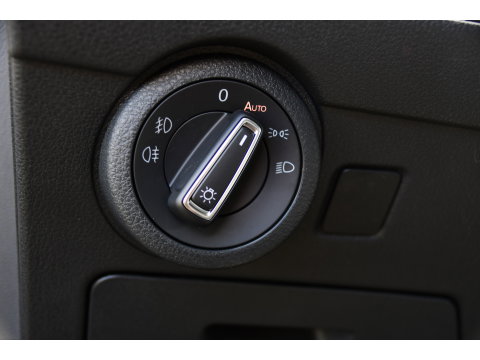 Volkswagen Transporter 2.0 TDI L2H1 32 DC Caravelle Virtual, Adaptieve Cruise, Carplay, LED, Leder, 2 x Electrische deur, Automaat, Clima, Stoelverwarming, Uniek! Bulli / Highline
