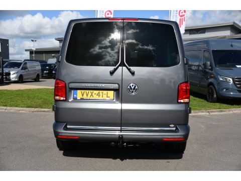 Volkswagen Transporter 2.0 TDI L2H1 32 DC Caravelle Virtual, Adaptieve Cruise, Carplay, LED, Leder, 2 x Electrische deur, Automaat, Clima, Stoelverwarming, Uniek! Bulli / Highline