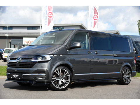 Volkswagen Transporter 2.0 TDI L2H1 32 DC Caravelle Virtual, Adaptieve Cruise, Carplay, LED, Leder, 2 x Electrische deur, Automaat, Clima, Stoelverwarming, Uniek! Bulli / Highline