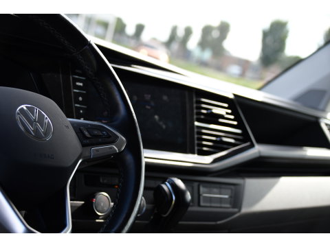 Volkswagen Transporter 2.0 TDI L2H1 30 Bulli Black Edition Virtual, Adaptieve Cruise, Camera, LED, Stoelverwarming, Trekhaak, Automaat, Multimedia, 150pk, Uniek!