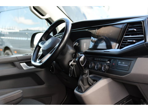 Volkswagen Transporter 2.0 TDI L2H1 30 Bulli Black Edition Virtual, Adaptieve Cruise, Camera, LED, Stoelverwarming, Trekhaak, Automaat, Multimedia, 150pk, Uniek!
