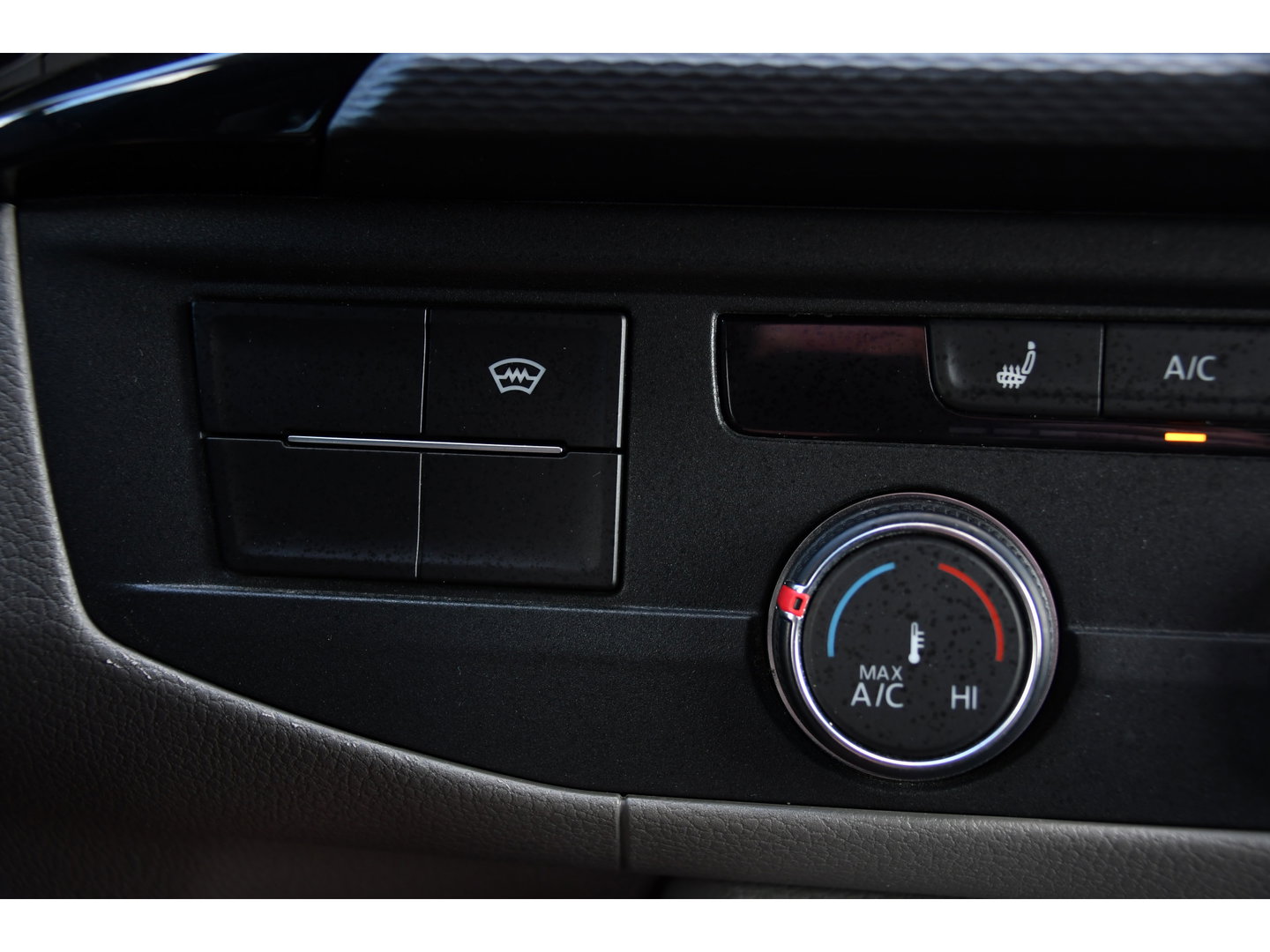 Volkswagen Transporter 2.0 TDI L2H1 30 Bulli Black Edition Virtual, Adaptieve Cruise, Camera, LED, Stoelverwarming, Trekhaak, Automaat, Multimedia, 150pk, Uniek!