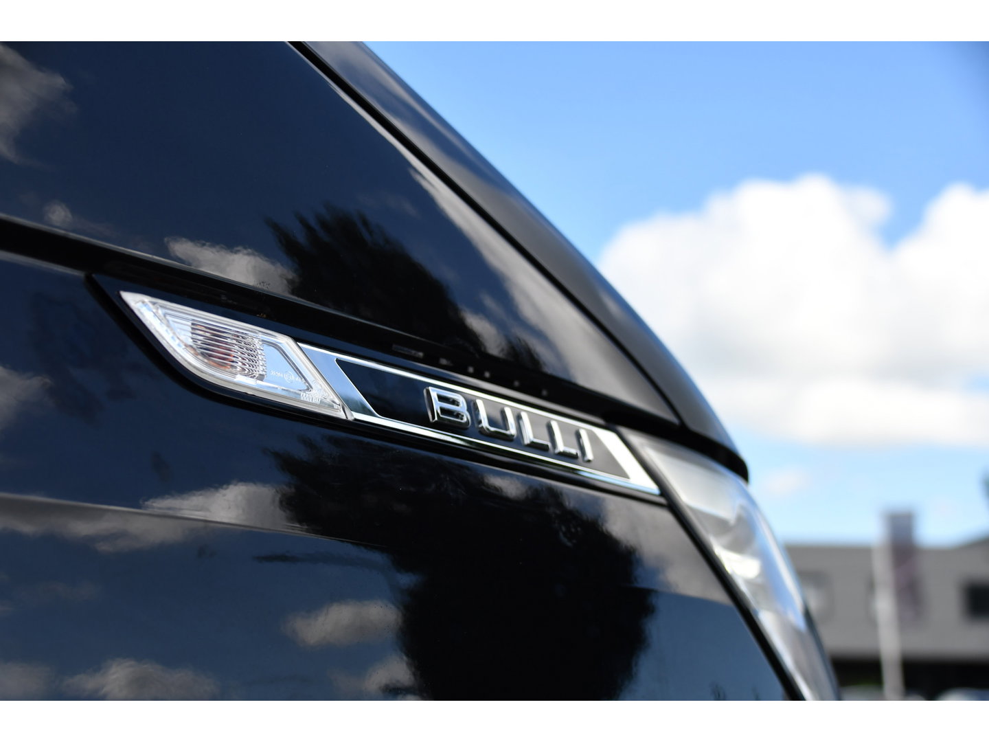 Volkswagen Transporter 2.0 TDI L2H1 30 Bulli Black Edition Virtual, Adaptieve Cruise, Camera, LED, Stoelverwarming, Trekhaak, Automaat, Multimedia, 150pk, Uniek!