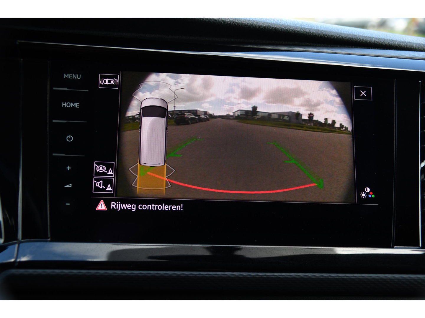 Volkswagen Transporter 2.0 TDI L2H1 30 Bulli Black Edition Virtual, Adaptieve Cruise, Camera, LED, Stoelverwarming, Trekhaak, Automaat, Multimedia, 150pk, Uniek!