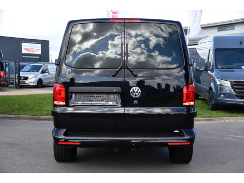 Volkswagen Transporter 2.0 TDI L2H1 30 Bulli Black Edition Virtual, Adaptieve Cruise, Camera, LED, Stoelverwarming, Trekhaak, Automaat, Multimedia, 150pk, Uniek!