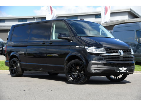 Volkswagen Transporter 2.0 TDI L2H1 30 Bulli Black Edition Virtual, Adaptieve Cruise, Camera, LED, Stoelverwarming, Trekhaak, Automaat, Multimedia, 150pk, Uniek!