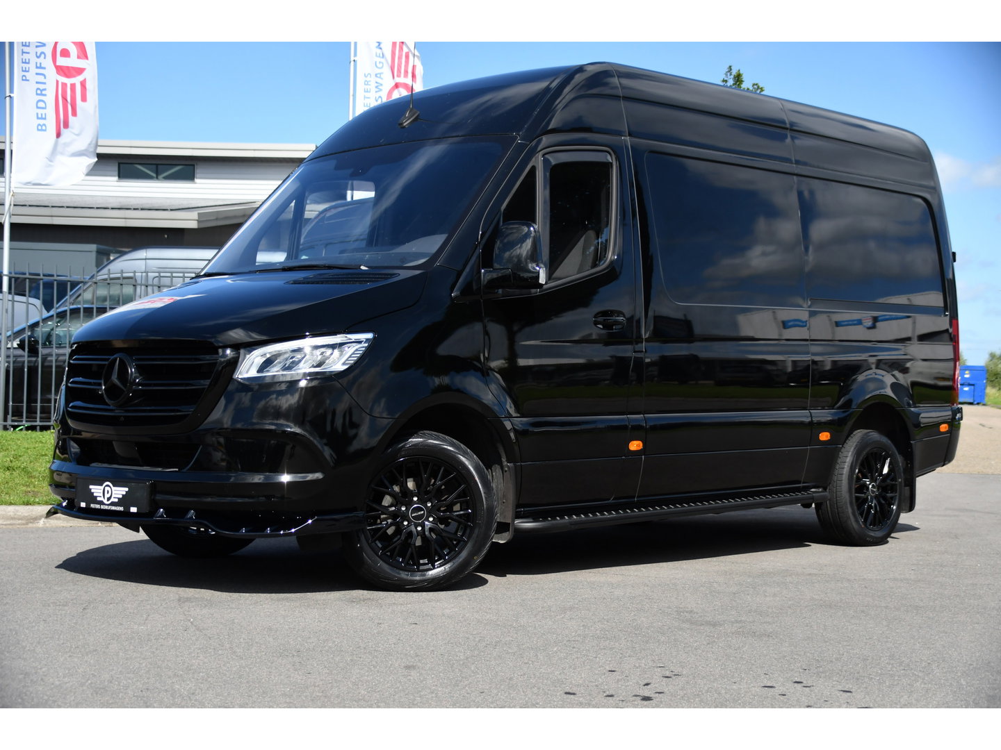 Mercedes-Benz Sprinter 317 1.9 CDI L2H2 RWD Black Edition Camera, Cruise, Carplay, LED, Automaat, Mbux, 170pk, Trekhaak, Uniek!