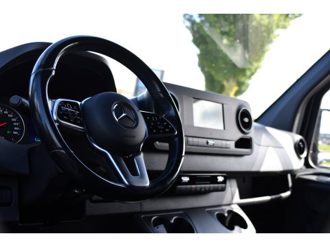 Mercedes-Benz Sprinter 317 1.9 CDI L2H2 RWD Black Edition Camera, Cruise, Carplay, LED, Automaat, Mbux, 170pk, Trekhaak, Uniek!