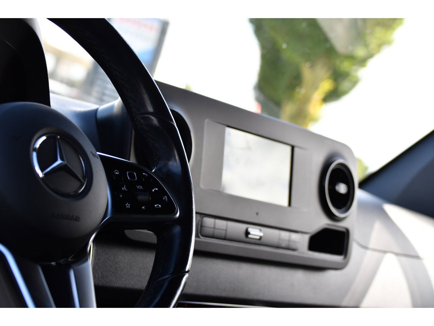Mercedes-Benz Sprinter 317 1.9 CDI L2H2 RWD Black Edition Camera, Cruise, Carplay, LED, Automaat, Mbux, 170pk, Trekhaak, Uniek!